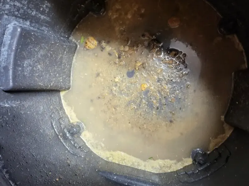 울산 동구 석션 통 바닥에 가라앉은 찌꺼기