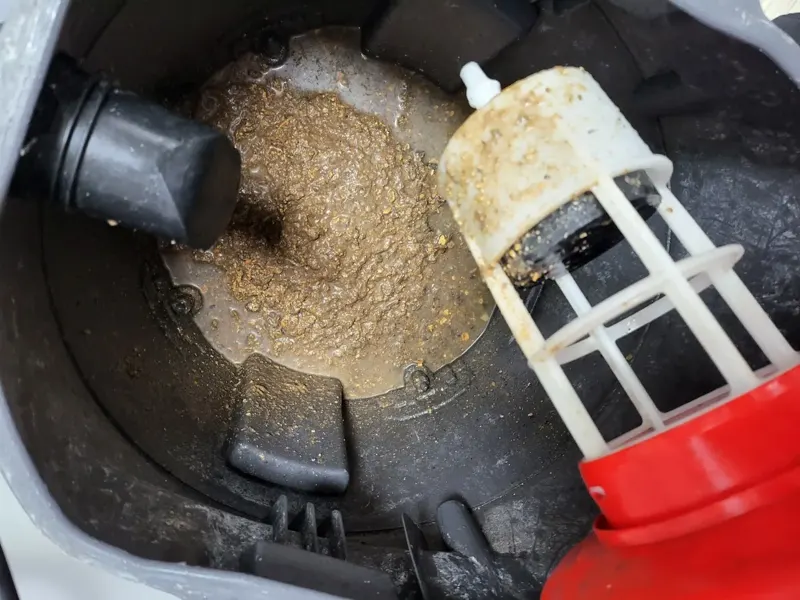 울산 동구 석션 통 안에 모인 음식물 찌꺼기